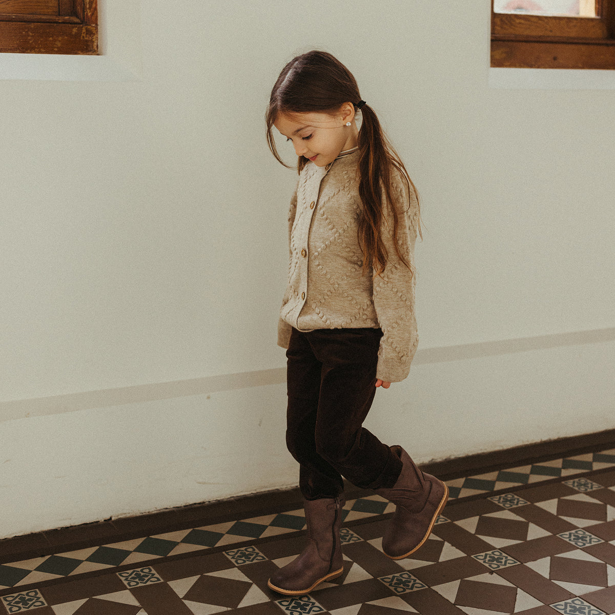 Nevei - Acorn Brown - 11.jpg