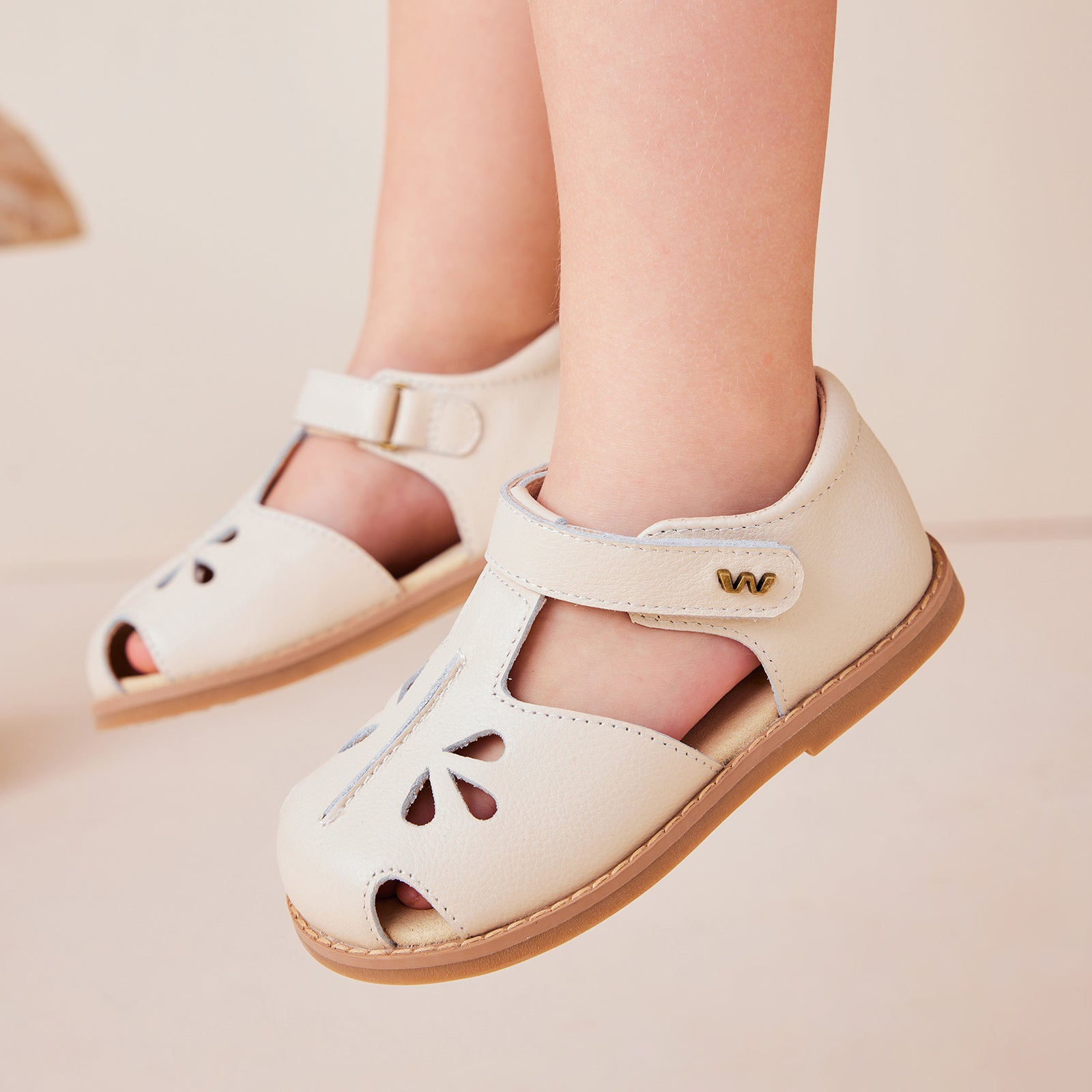 Chloe - Lunar White