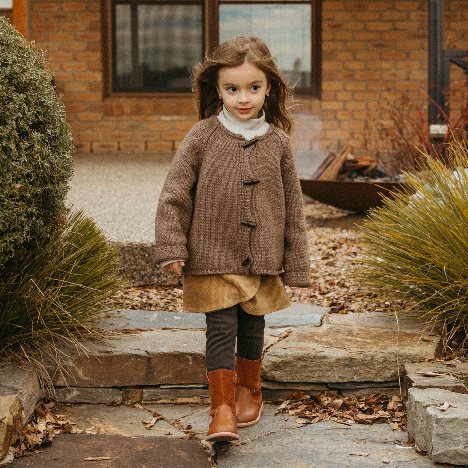 Luna - Chestnut Brown