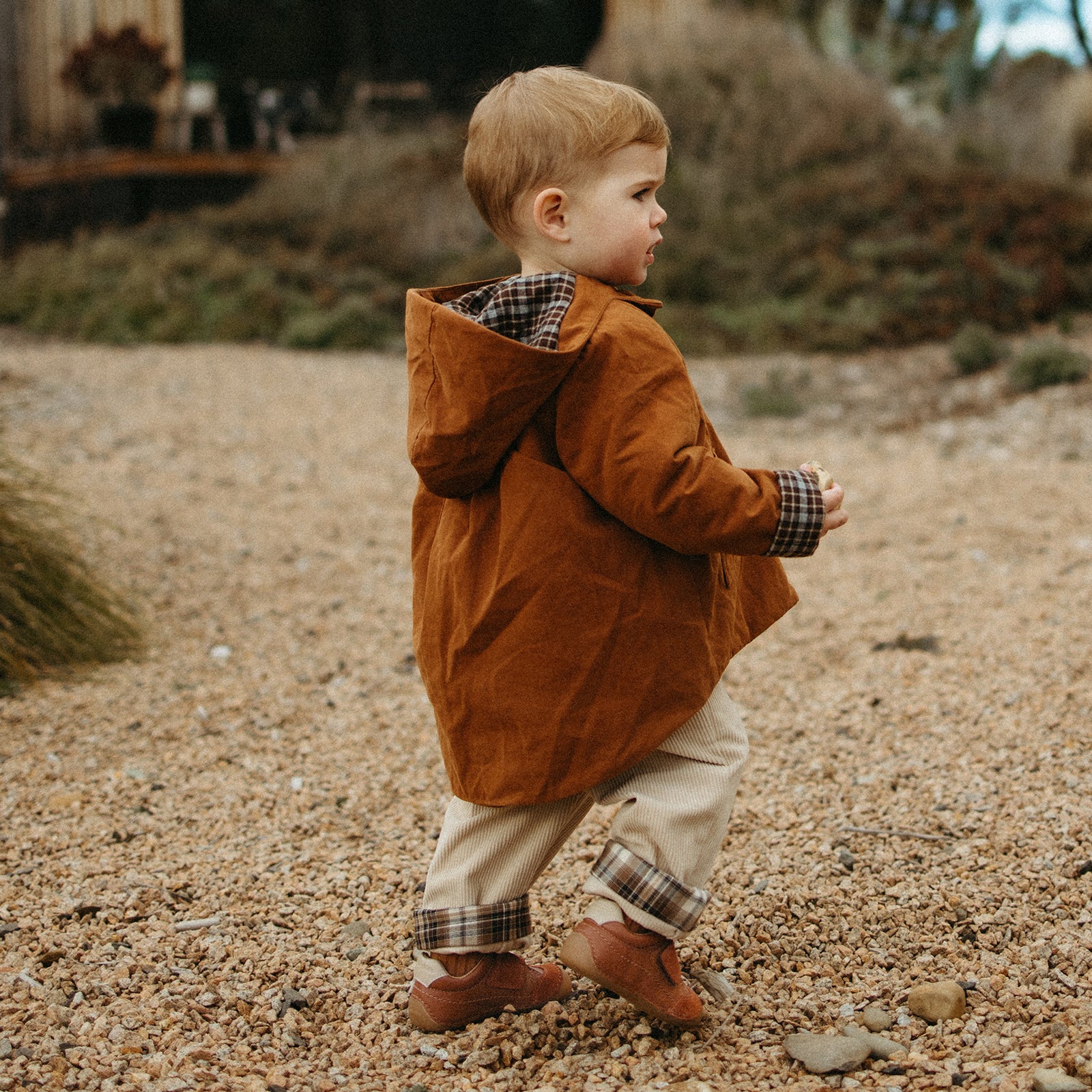 Voye - Reddish Brown